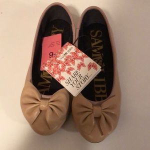 New in box Sam and Libby flats